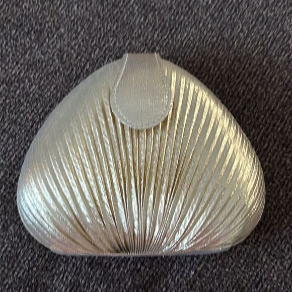 Gold Metallic Shell Clutch Mini Purse Snap Closure Crossbody Strap Black Inside - Picture 5 of 14